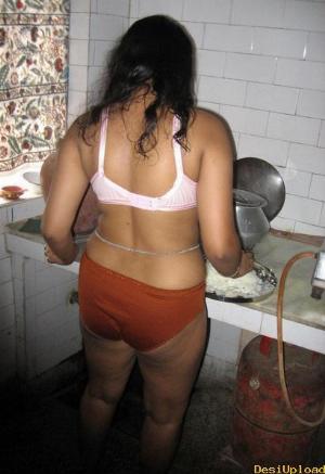 Abitha Aunty_44.jpg Cute Abitha Aunty Saree Candid Panties and Nudes